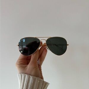 Ray-Ban Aviator Sunglasses with Gold Frame and Black Polarized Lenses